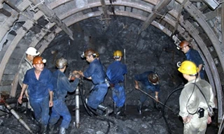 Chế độ hưu trí đối với người làm công việc nặng nhọc, độc hại