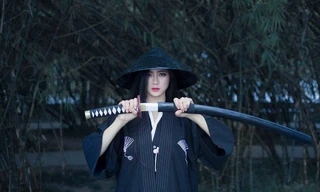 Cô gái 20 tuổi hóa thân thành nữ đạo sĩ xinh đẹp