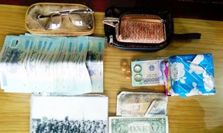 Tài sản trong túi xách mà Thượng úy Linh nhặt được.