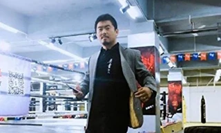 Từ Hiểu Đông không còn vẻ ngang tàng như mọi khi.