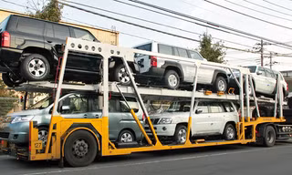 Xe ô tô nhập khẩu ồ ạt vào Việt Nam. Ảnh minh hoạ.