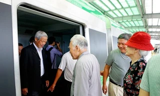Tin nóng 24H: Người dân tham quan đoàn tàu đường sắt Cát Linh - Hà Đông
