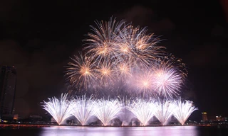 Cảnh bắn pháo hoa năm 2015 trên sông Hàn năm 2015.