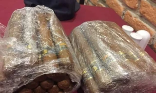 Siết thu thuế đối với rượu, xì gà xách tay