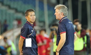 HLV Hoàng Anh Tuấn lặng người khi U18 Việt Nam bị loại