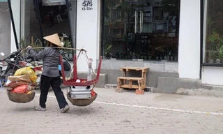Cuộc sống người dân Hà Nội đảo lộn vì 'thiếu' bậc tam cấp