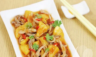 Dạ dày dê xào dứa trị chứng đầy bụng chậm tiêu, viêm tiết niệu, tiểu buốt, dắt.