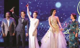 Sự cố thiếu cúp cho nữ diễn viên Minh Trang (bìa phải) như thế này chỉ có thể do lỗi con người.