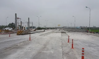 Hiện trường tháo dỡ Trạm thu phí Đại Xuyên.