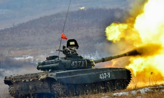 Lính Nga tranh tài trong vòng loại giải đua xe tăng 2017