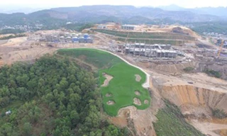 Dự án FLC Hạ Long bị dừng thi công.