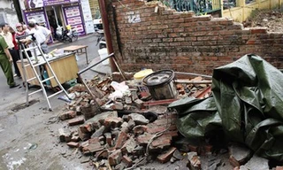 Tin nóng 24H: Mưa lớn quật đổ tường đè chết bé trai 7 tuổi