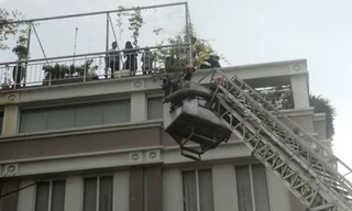 Giải cứu hàng chục người mắc kẹt vụ cháy nhà cao tầng ở trung tâm Sài Gòn