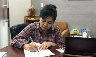 Có người giả mạo Facebook nghệ sĩ Lê Xuân Hương? Chiều 2/6, nghệ sĩ Xuân Hương đã gửi đơn tố cáo tới Công an TPHCM, đề nghị cơ quan chức năng xử lý hành vi làm nhục người khác đối với người mẫu Trang Trần. Đồng thời, nghệ sĩ Xuân Hương cũng yêu cầu làm