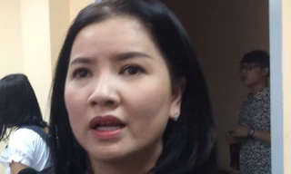 Diễn viên Ngọc Trinh tại toà án.