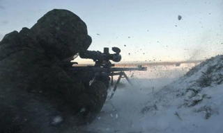 Kinh hãi với uy lực súng trường bắn tỉa xuyên giáp của Nga