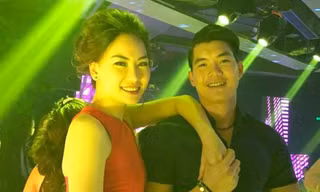 Trương Nam Thành và Thùy Linh trong đêm cầu hôn. Ảnh: NVCC.