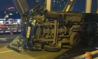 Tài xế xe máy tử vong sau cú đấu đầu ô tô trên cầu Chương Dương