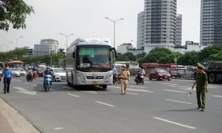 Lượng phương tiện tăng đột biến trước kỳ nghỉ lễ 2/9, nhiều xe khách ‘nhồi nhét’ bị xử lý