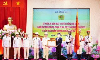 Cục Cảnh sát điều tra tội phạm ma tuý đón nhận Huân chương Chiến công hạng Nhất 