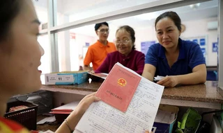 Người dân còn 1 tháng để sử dụng sổ hộ khẩu giấy