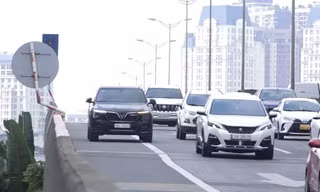 Hàng loạt tài xế dính phạt, tước giấy phép lái xe vì đi vào làn dừng xe khẩn cấp trên cao tốc 