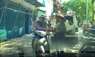 Công an xác minh nghi vấn tự quản phường thu tiền của người bán hàng rong