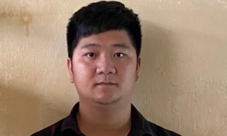 Tạm giữ công an rởm chặn xe, 'xử phạt' người vi phạm giao thông 