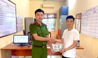 Người đàn ông ở Hà Nội bấm được biển 'ngũ quý' 6