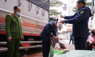 Phát hiện 5 tấn nầm lợn, trứng non không rõ nguồn gốc trên đường đi tiêu thụ