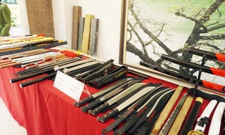 Cận cảnh 'rừng' đao, kiếm của nhóm đối tượng mua bán qua mạng