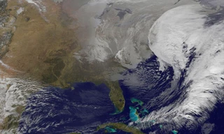 Hình ảnh vệ tinh cơn bão đang di chuyển với tốc độ 5.45 dặm/giờ.