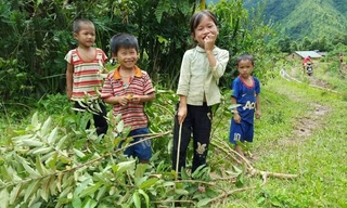 Ám ảnh nụ cười em bé Khoen On