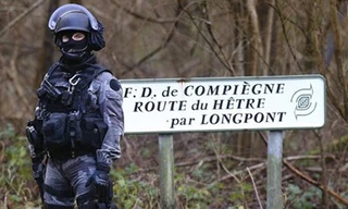 Cảnh sát đặc nhiệm Pháp truy lùng 2 anh em nhà Kouachi.