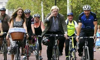 Tìm bệnh Parkinson qua cách đi xe đạp