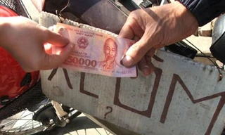 Chuyện bi hài của 'xế ôm' chuyên chở gái mại dâm