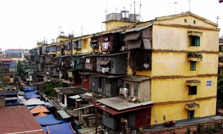 Chung cư cũ chậm cải tạo, xuống cấp nghiêm trọng. Ảnh: Hồng Vĩnh