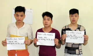 Nhóm thanh niên ra đầu thú tại cơ quan công an.