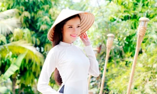 Hoa khôi Huỳnh Thúy Vi đẹp dịu dàng với tà áo dài