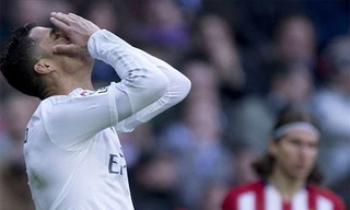 Ronaldo đang dần nhận ra hậu quả của việc lỡ lời. Ảnh: Reuters
