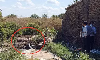 Miệng hầm biogas (khoanh tròn đỏ), nơi xảy ra ngạt khí tập thể khiến 3 người chết. Ảnh: Phúc Hưng