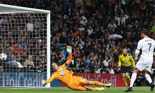 Bàn mở tỷ số sớm của Ronaldo giúp Real giải tỏa áp lực. Ảnh: Reuters