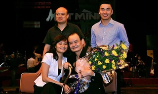 Nhạc sỹ Thanh Tùng và 3 con trong một đêm nhạc "Một mình" diễn ra cách đây khá lâu. Ảnh: TL.