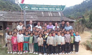 Thầy giáo trẻ luôn trăn trở về sự nghiệp giáo dục ở vùng cao, vùng biên giới.