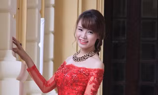 Nữ sinh Ngoại thương xứng danh "con nhà người ta"