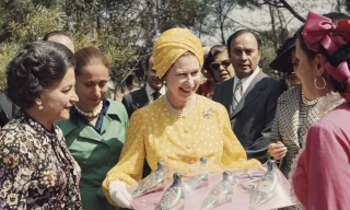 Những món quà “độc” của Nữ hoàng Anh