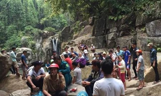 Người dân đến vui chơi hoảng hốt trước cái chết bí ẩn của nạn nhân đang học lớp 12.