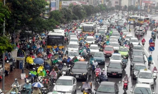 Giao thông Hà Nội với điệp khúc "chỗ nào cũng tắc và tắc bất cứ lúc nào” (ảnh: Quang Phong)