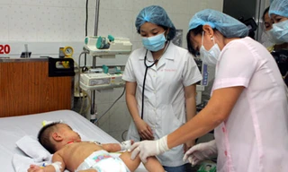 Trẻ em rất dễ bị viêm não mô cầu. Ảnh: kienthuc.