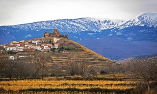 Inka Piegsa Quischotte đã tiến thẳng đến Trasmoz để đi tìm lời giải cho câu chuyện về phù thủy và lời nguyền ở nơi đây. Ảnh: BBC